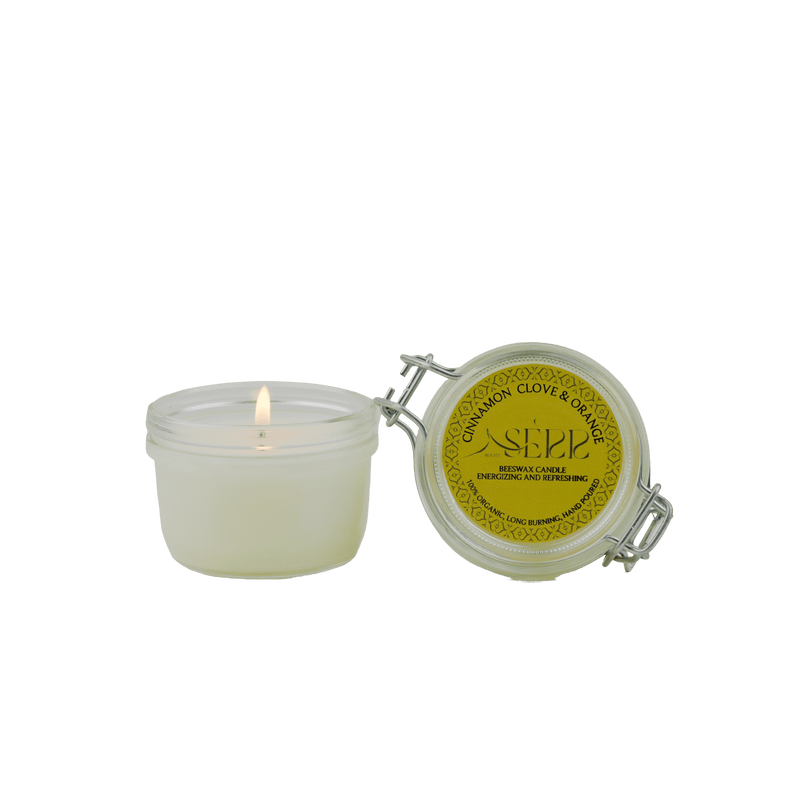 SerrBeauty Cinnamon, Clove & Orange Beeswax Scented Candle 125 G in a glass jar with a secure clasp lid. Handcrafted with organic beeswax for a warm, spicy, and citrus-infused aroma.